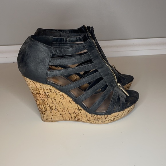 La chateau wedges. Size 8 - Picture 3 of 4